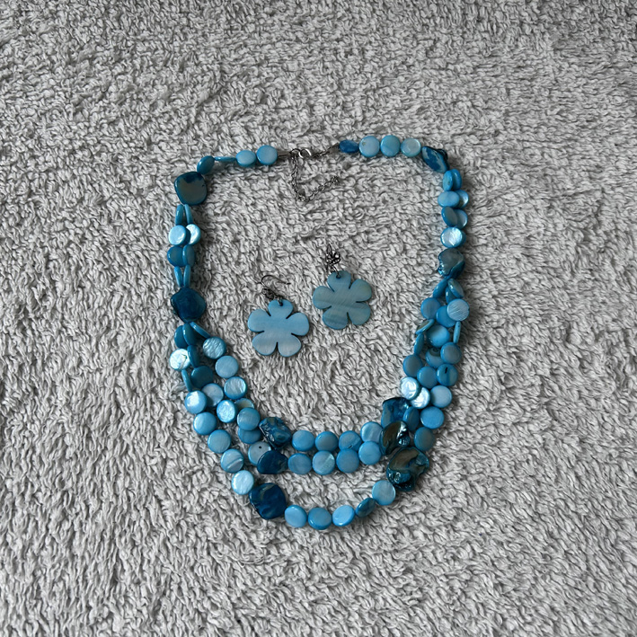 Ketting turquoise parelmoer plus oorbellen
