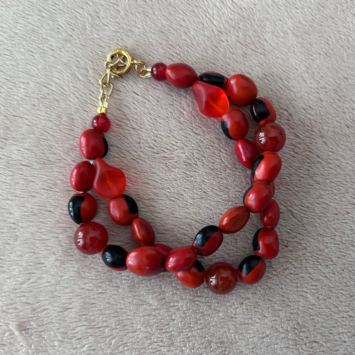 Armband oranjerood met zwart