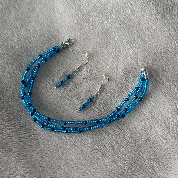 Armband 3 strengen en oorbellen