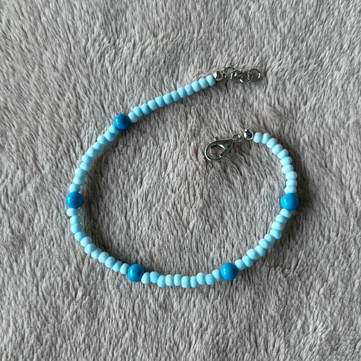 Lichtblauw armbandje